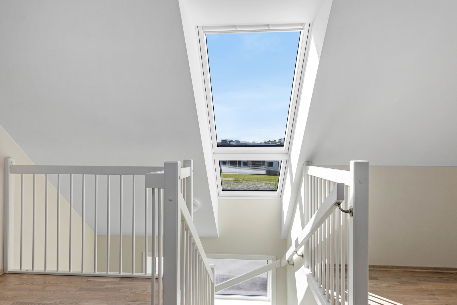 Takvindu med mye lysinslipp. Galleribilde
