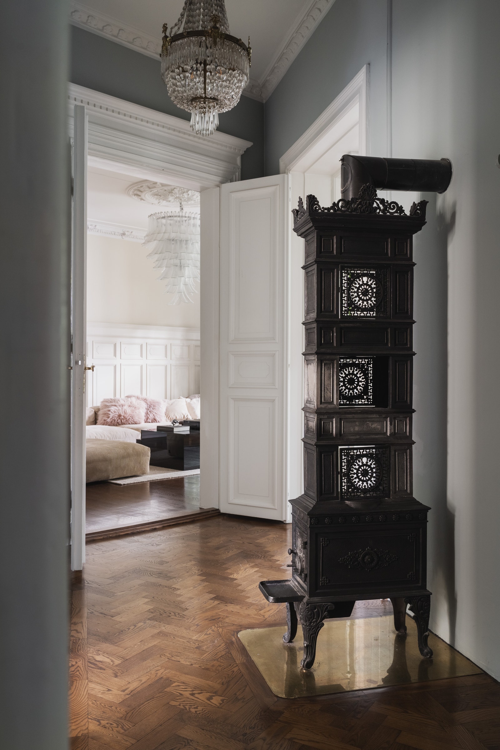 Mellomgang | Original Etasje Ovn | Inngang Stue Galleribilde