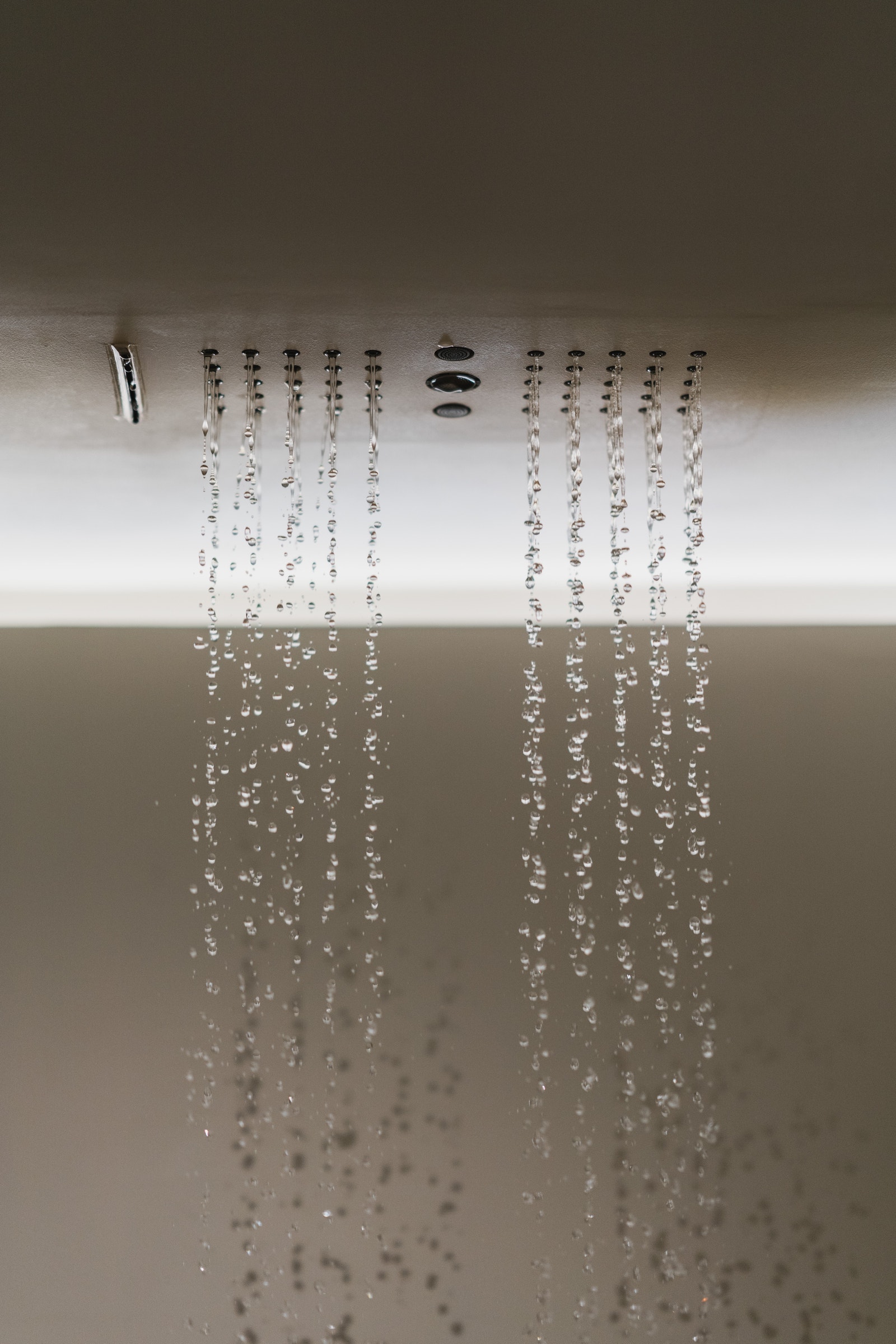 Bad 2 | Regndusj med ulike dusj scener Galleribilde