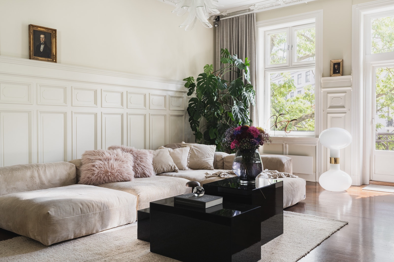 Stue | Stor Design Sofa | Utgang Balkong Galleribilde