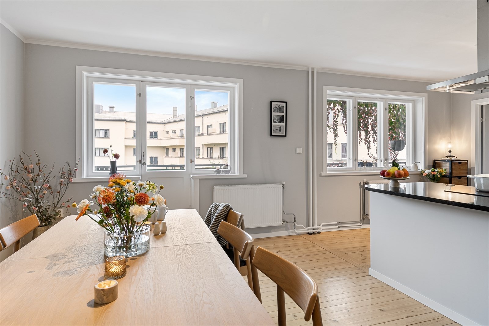 Fra stuen er det utgang til koselig balkong Galleribilde