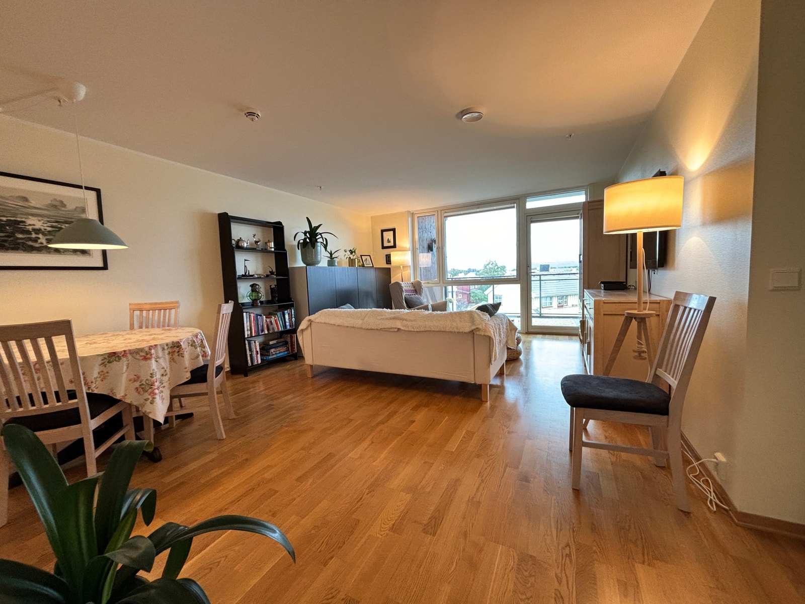 Stue. Utgang til veranda Galleribilde