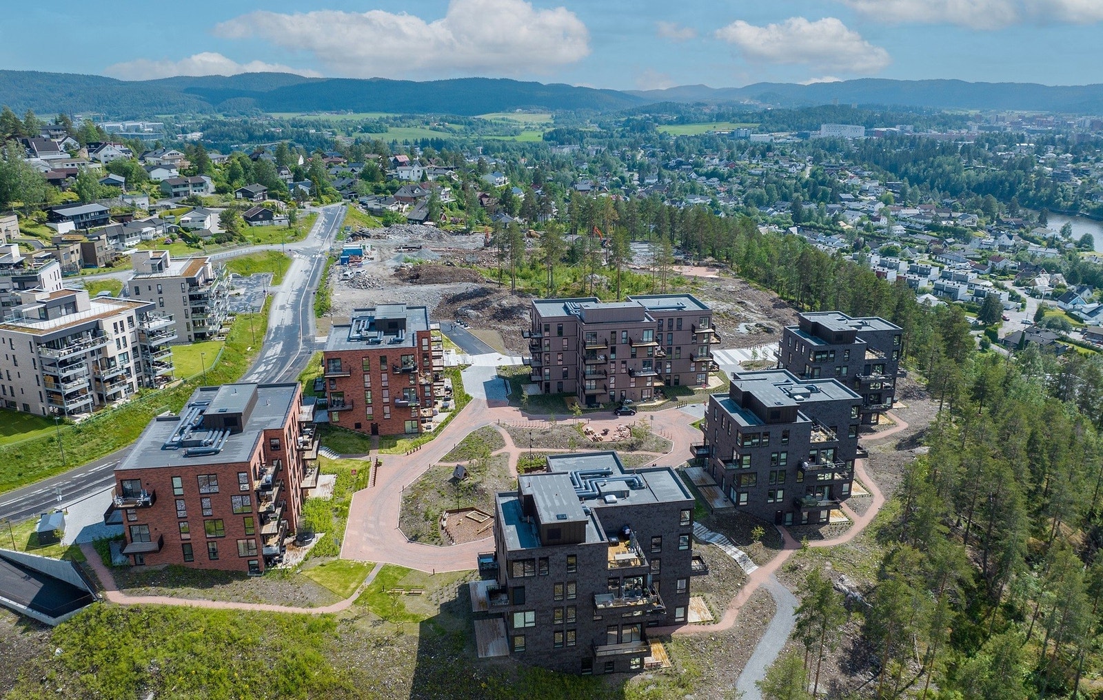Dronebilde som viser hus A til F på Pallplassen. Galleribilde