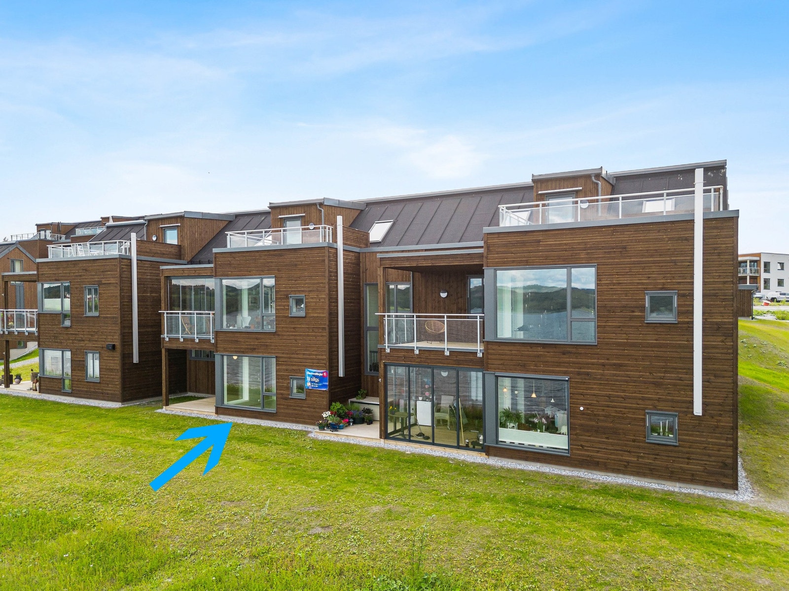 Ligger like ved sjøen. Flott uhindret utsikt. Galleribilde