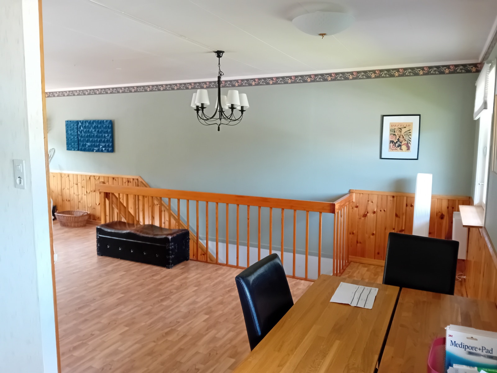 Del av kjøkkenplass/ vinkelstue. Er nå nymalt, vises ikke på bildet her. Galleribilde