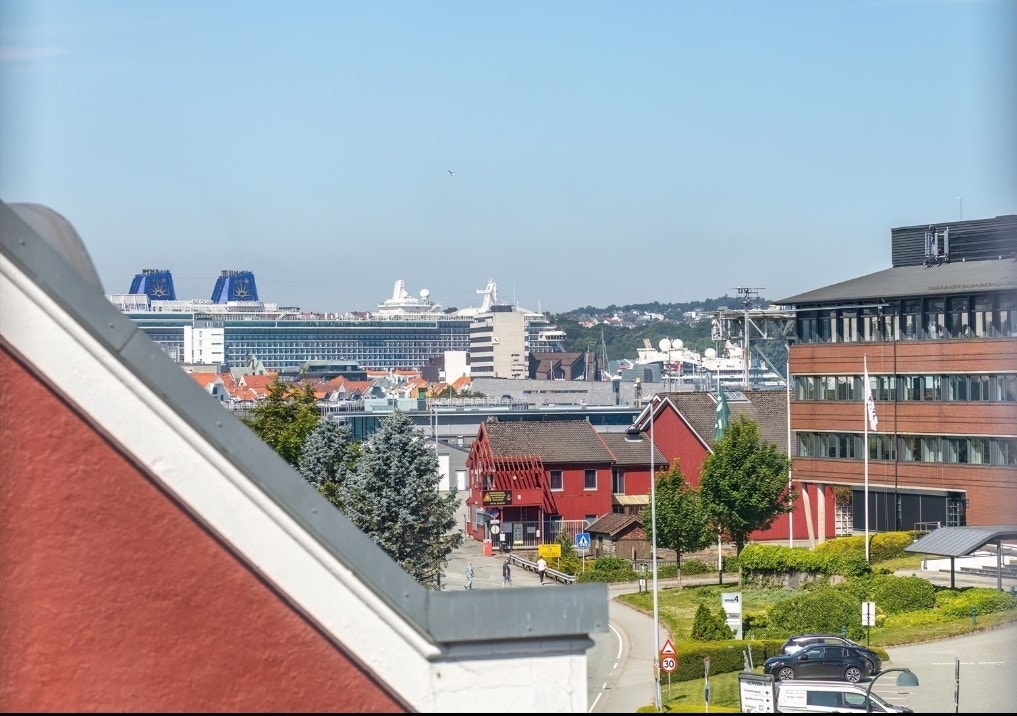 Nærområdet. Bildet tatt fra øverste etasje i bygget. Galleribilde