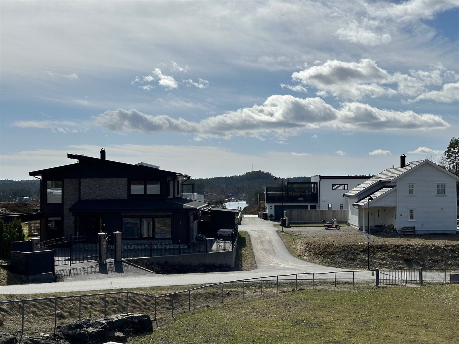 Solrik tomt med fin utsikt Galleribilde