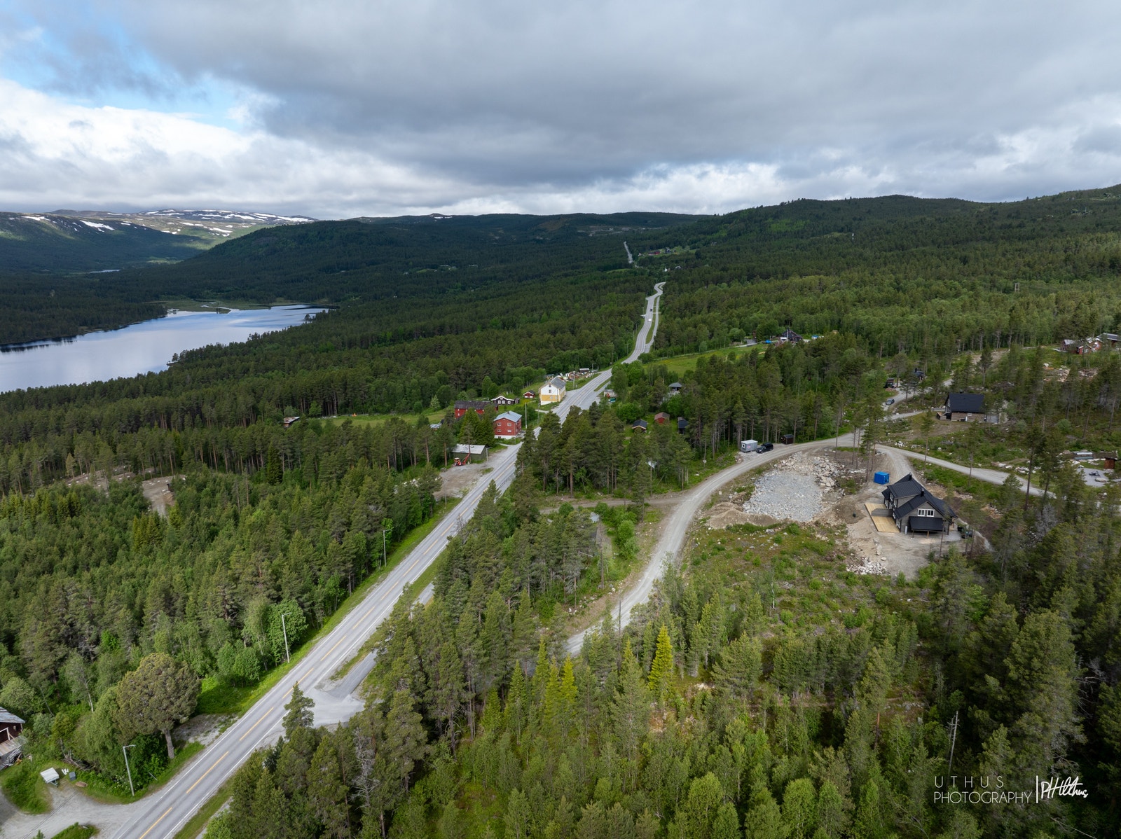 Boligfeltet ligger i Fjellbygda Skurdalen, og er omgitt av masse uberørt natur og turområder på alle kanter Galleribilde