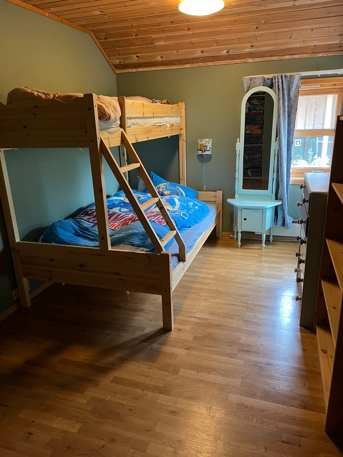 Soverom i første etasje, sengen står der ikke lengre Galleribilde