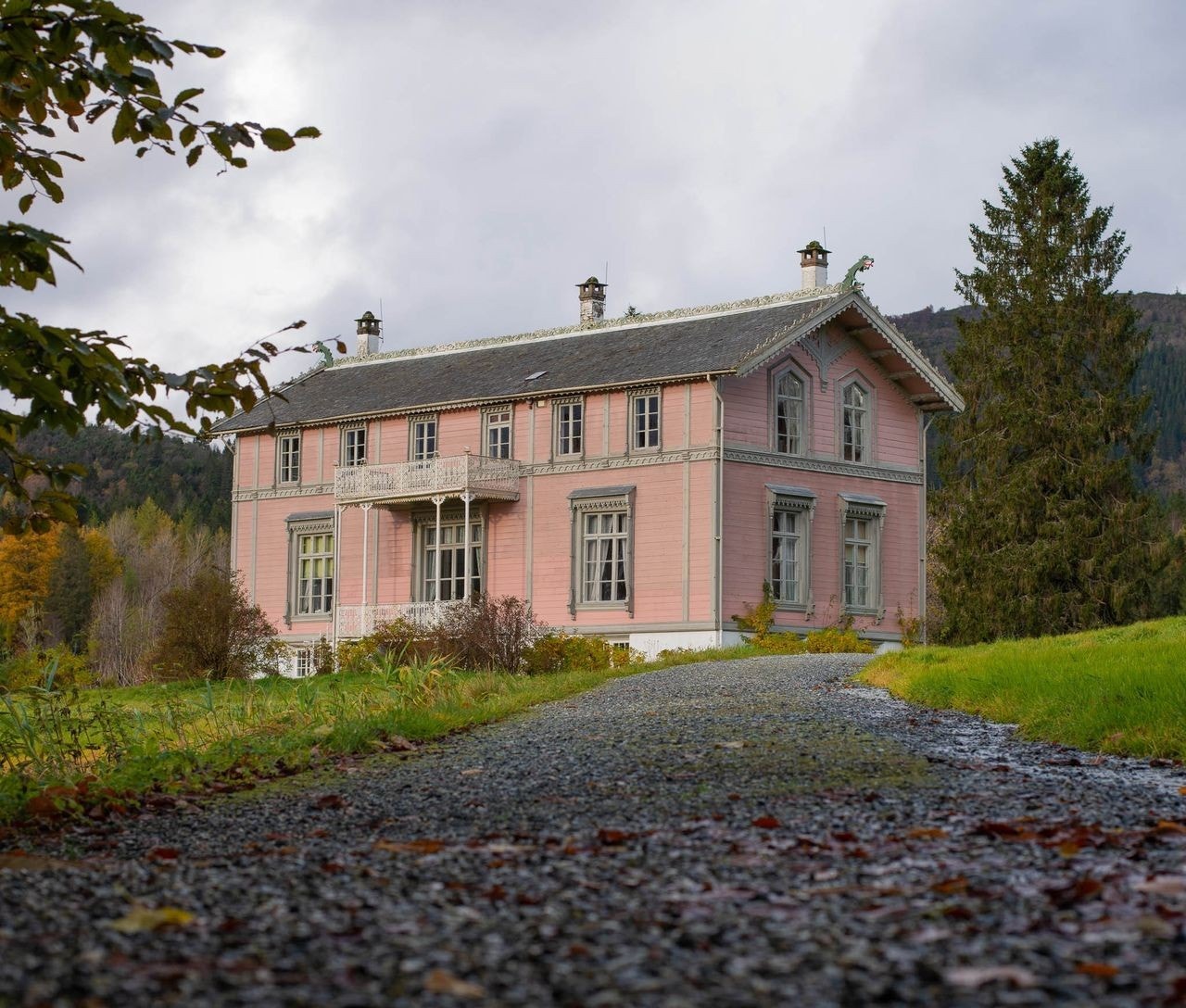 Bullhuset, Ole Bulls eiendom, er et av mange fine turmål. Galleribilde