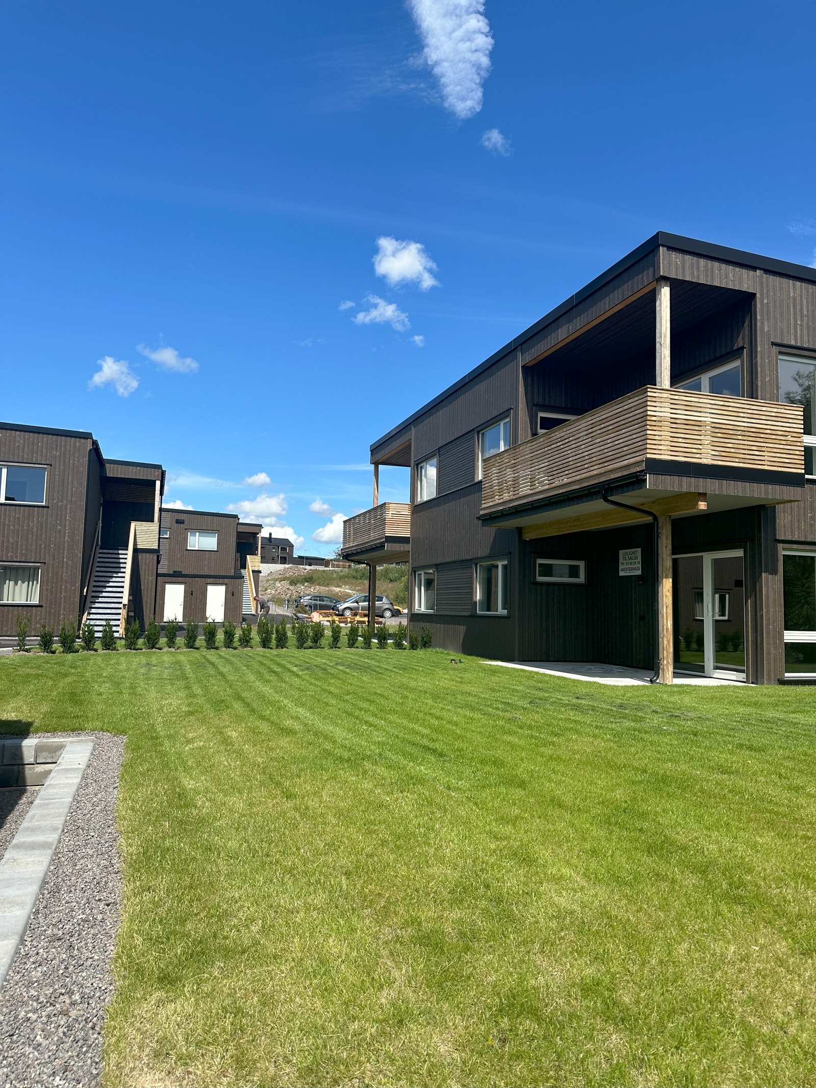 Fasade og uteplass Galleribilde