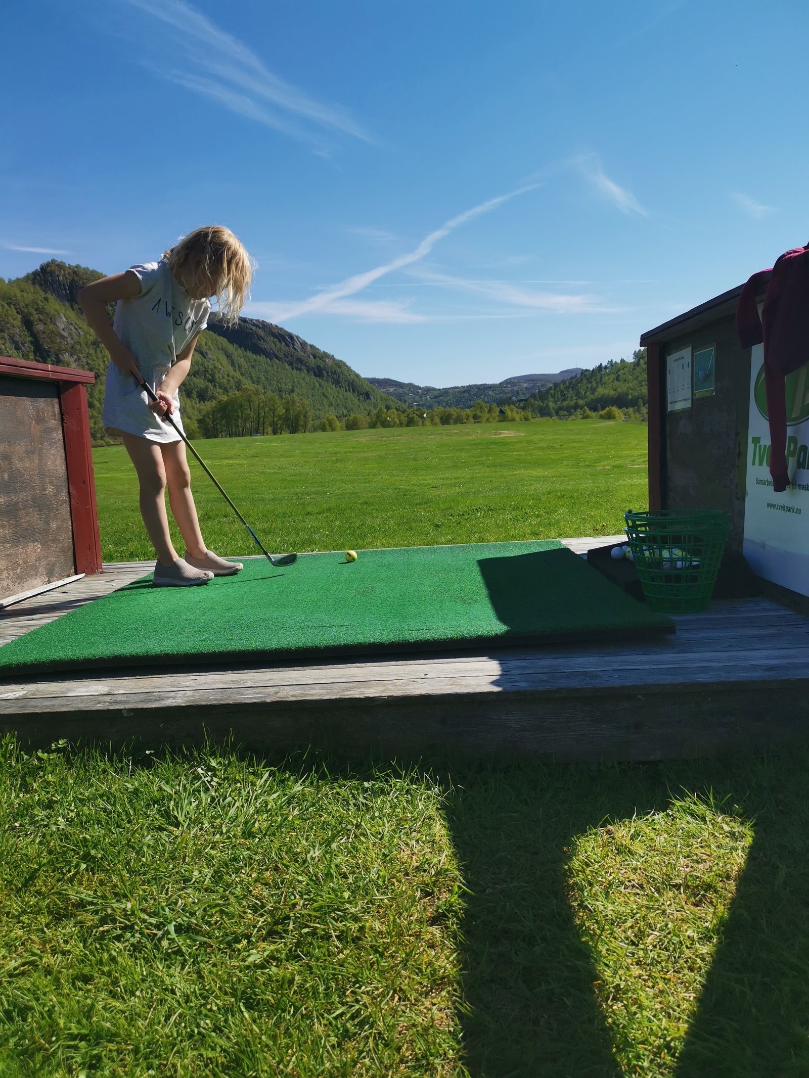 Golfbane like ved hytta Galleribilde