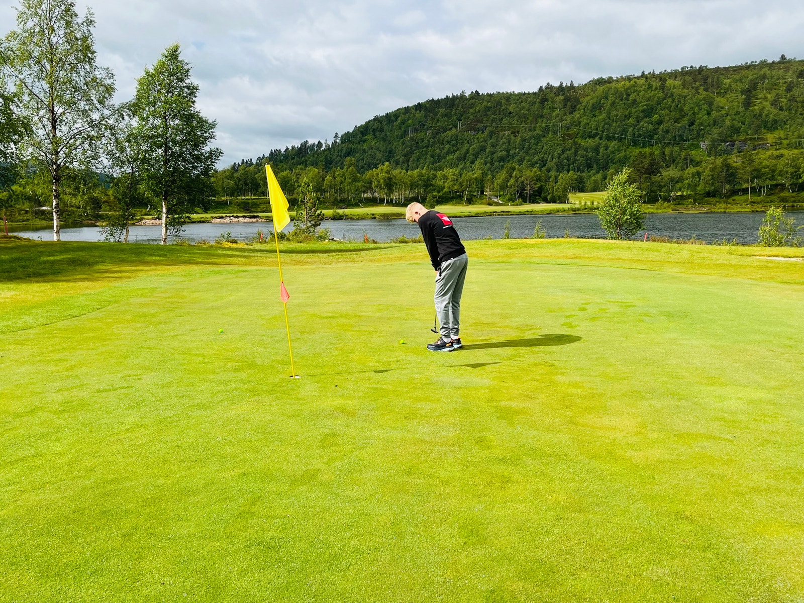 Golfbane like ved hytta Galleribilde