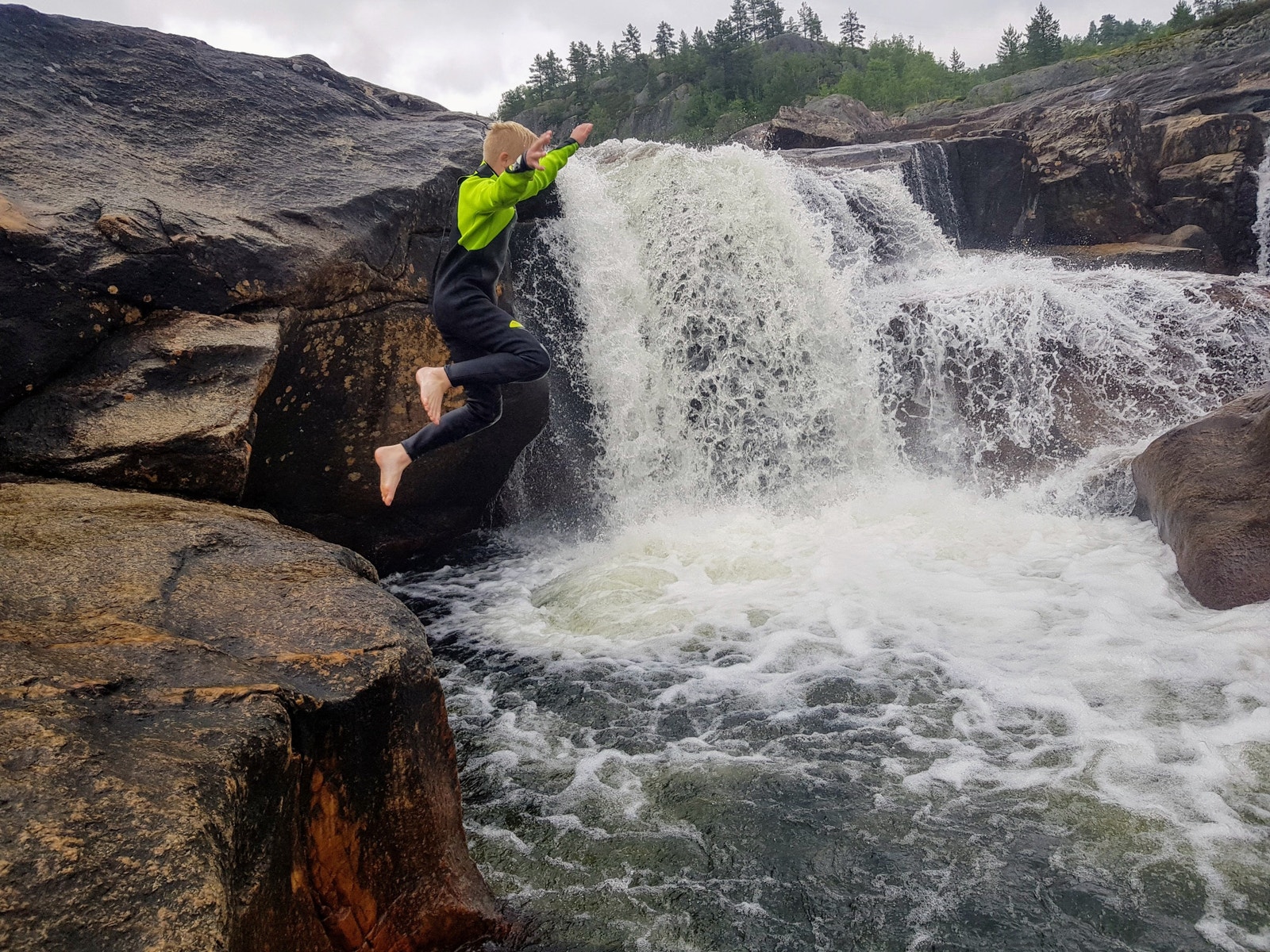Nesset-fossen Galleribilde
