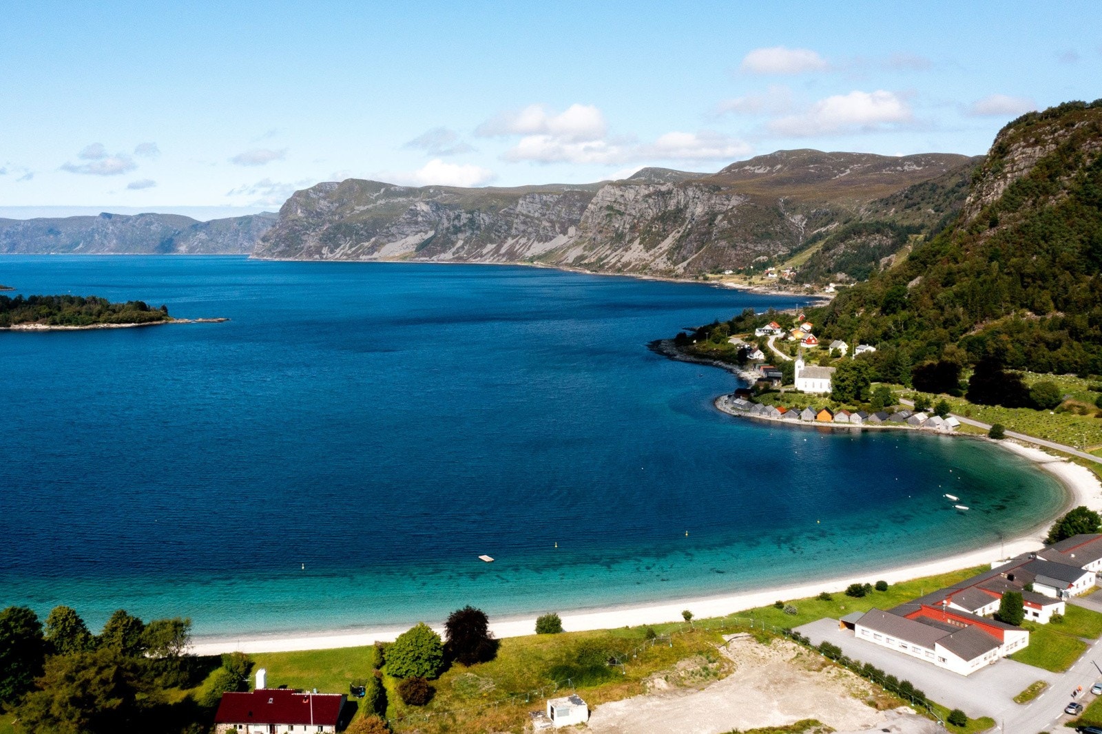 Seljesanden midt i Selje sentrum. Her kommer også helt nytt hotell Galleribilde