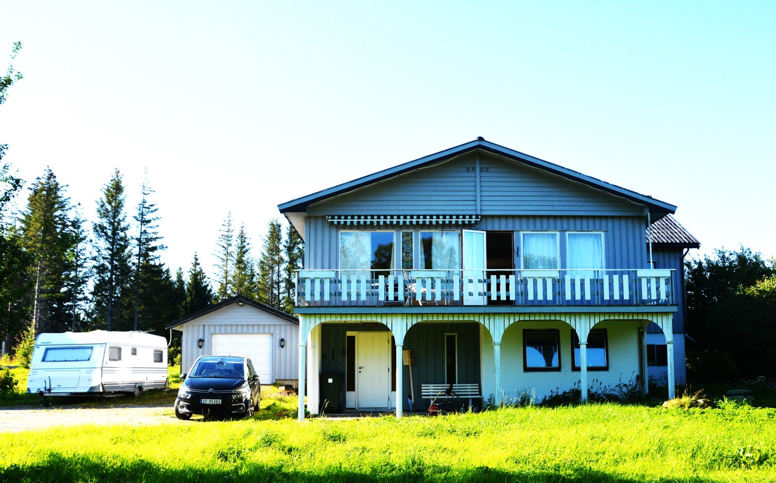 Fasade mot veien Galleribilde