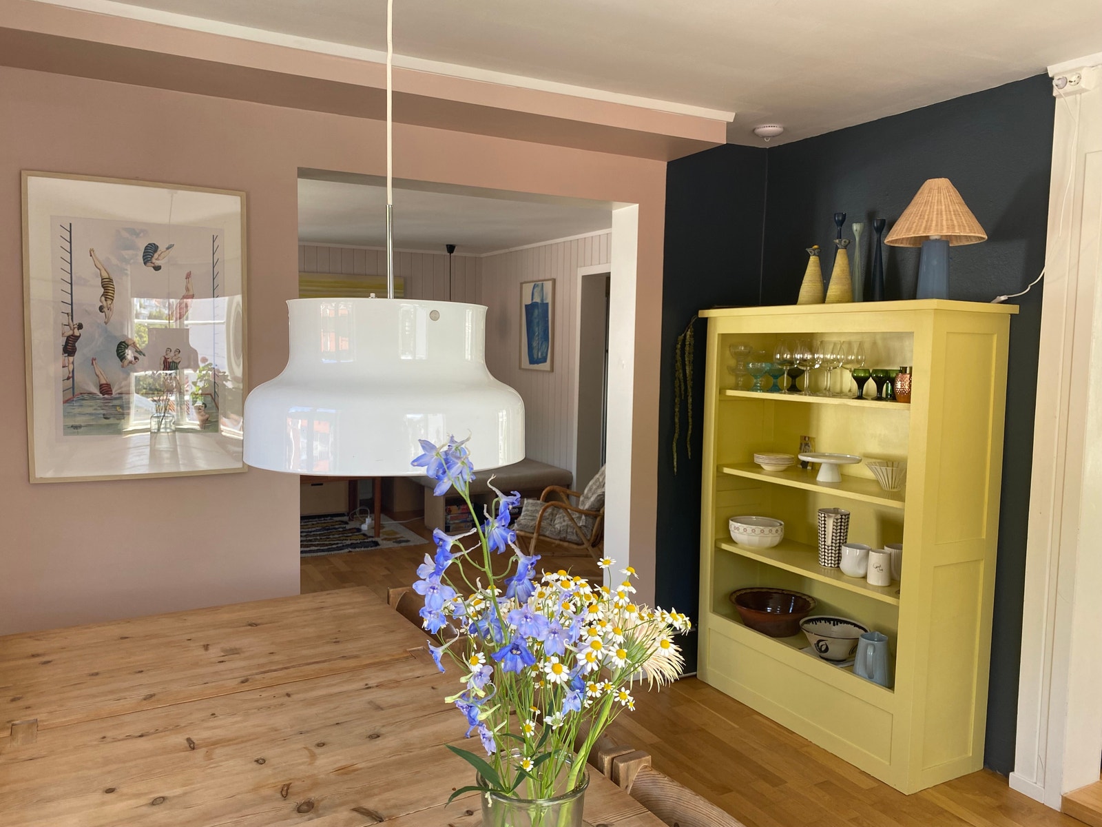 Spisestue/stue Galleribilde