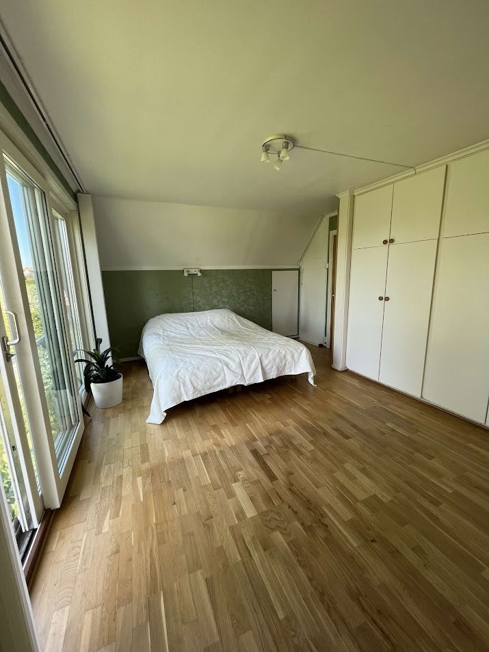 Hovedsoverom med skap Galleribilde