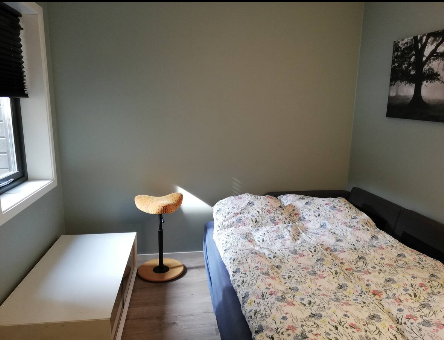 (tv-benk er den som er satt inn på hovedsoverom) Galleribilde