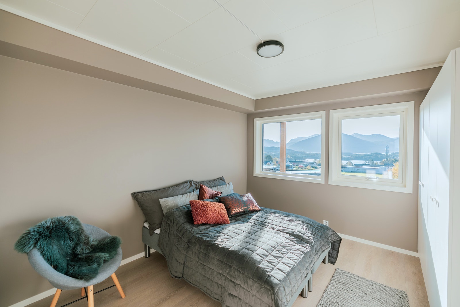 Største soverom har god plass til dobbeltseng Galleribilde