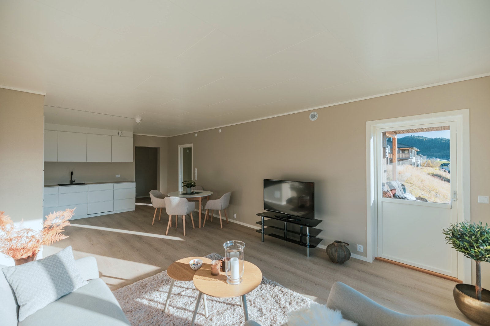 Slette, malte veggflater er lette å endre farge på om ein skulle ønske det Galleribilde