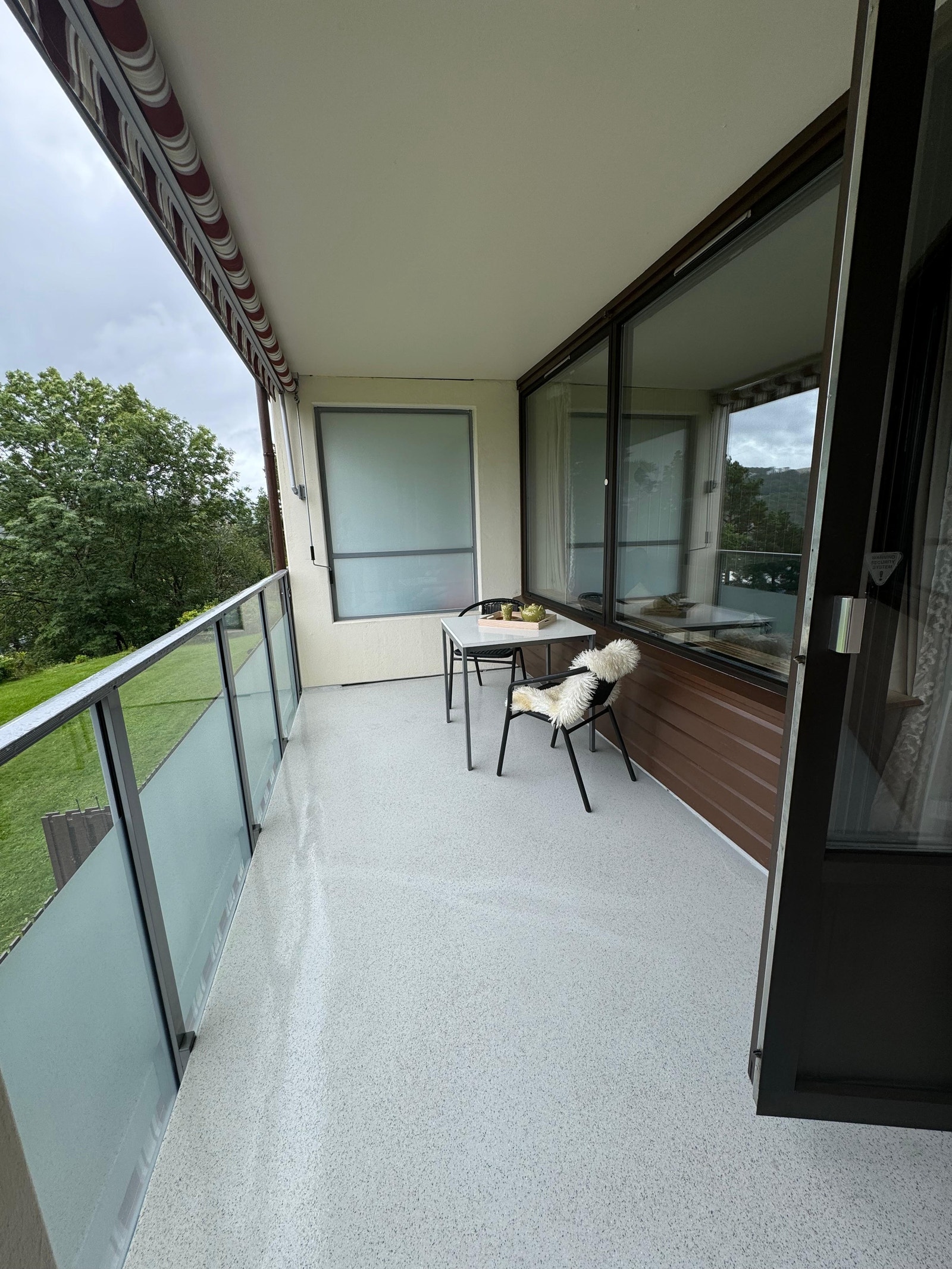 Balkongen på stuesiden. Ingen gjenboere. Galleribilde