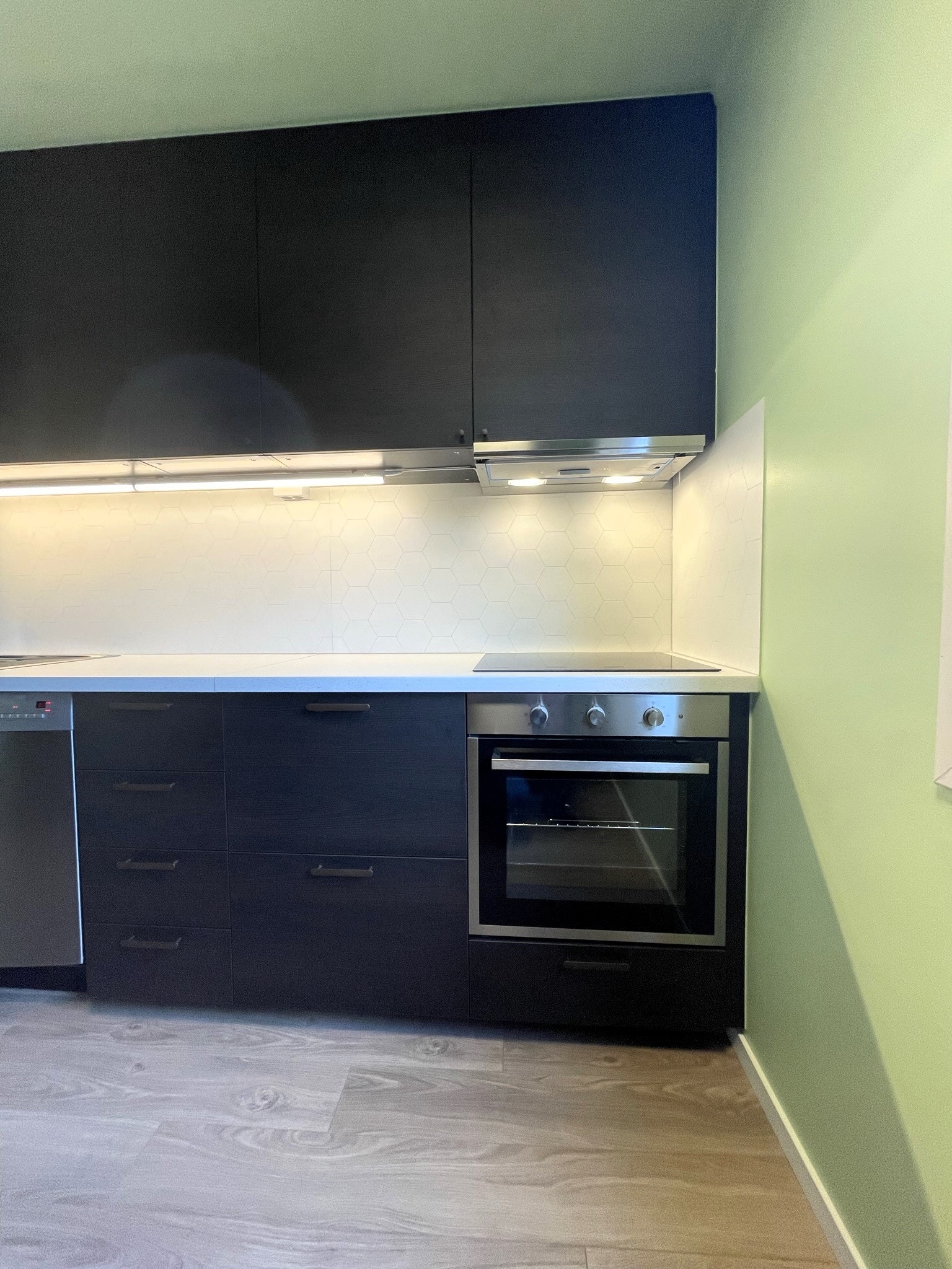 Nytt kjøkken 2023 - Fullt utstyrt med oppvaskmaskin, komfyr, micro m.m. Galleribilde