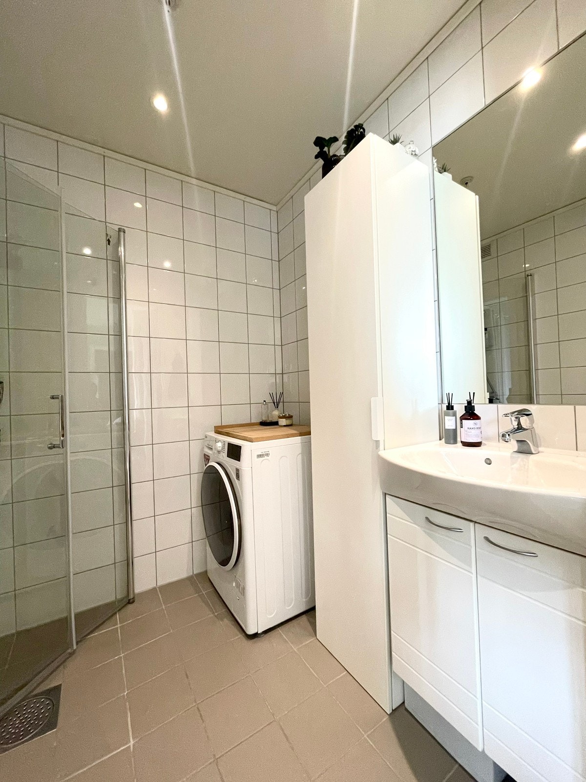 Bad med opplegg for vaskemaskin Galleribilde