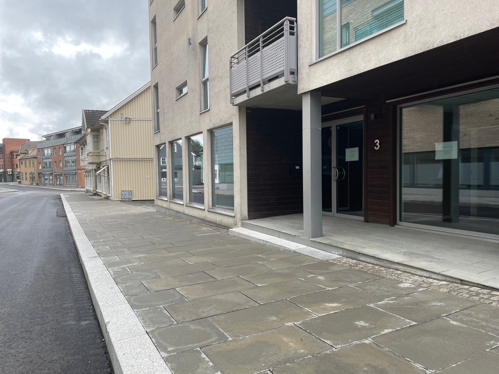 Fasade retning mot gågata Galleribilde