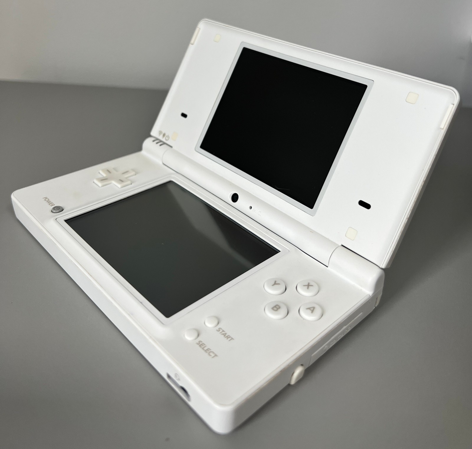 Nintendo DSi 2024 in