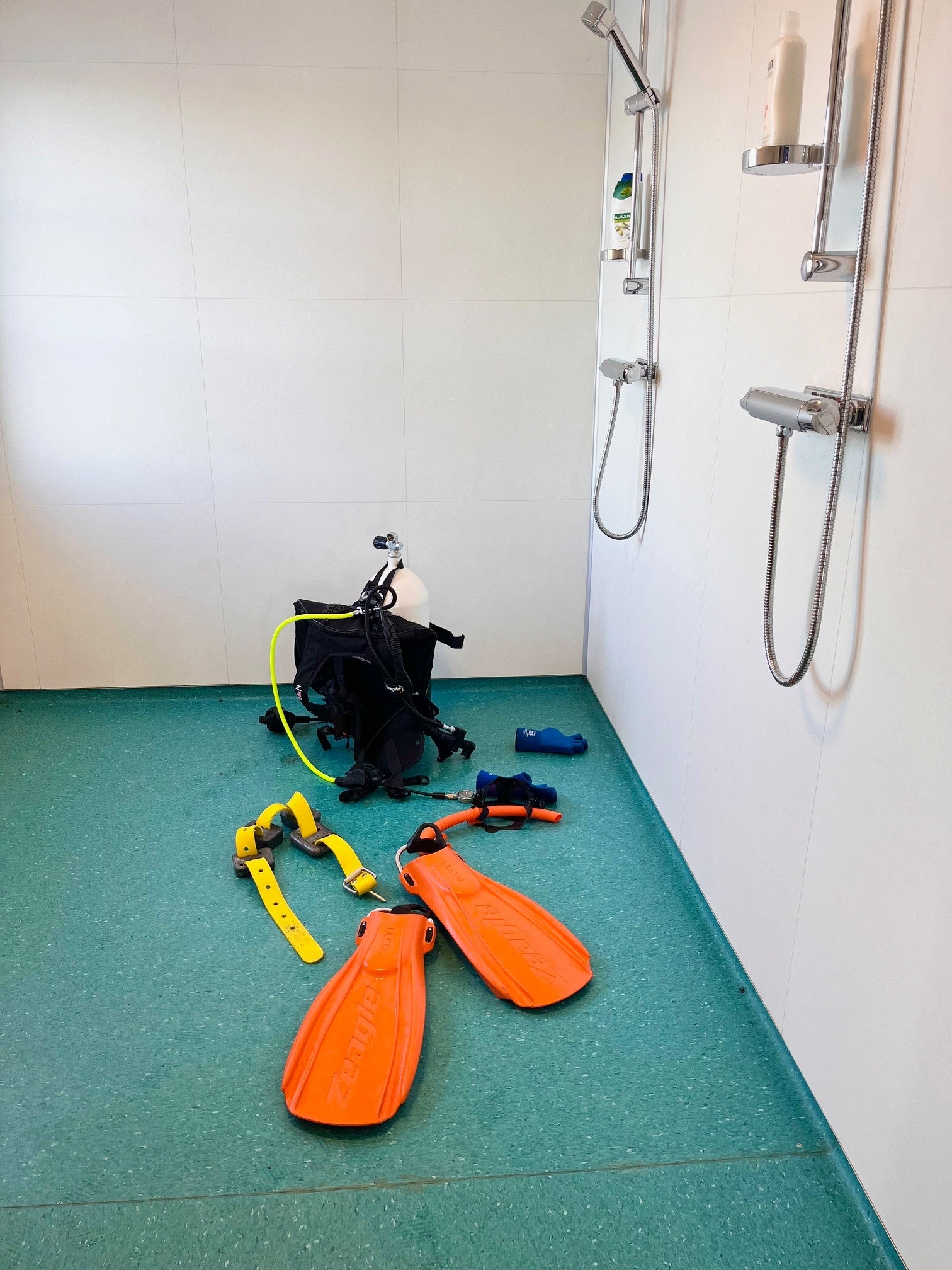 Dykkerdusj i bryggekjeller Galleribilde