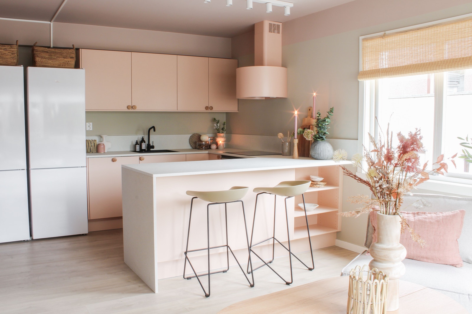 Nytt, komplett kjøkken fra Sigdal med tilhørende hvitevarer. Galleribilde