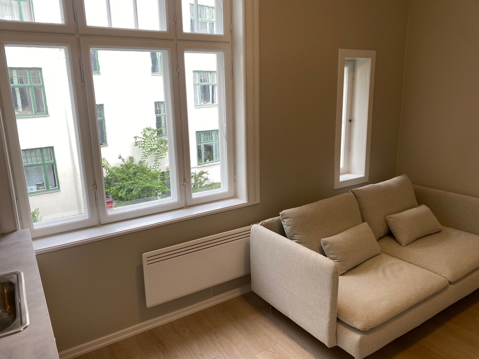 Leiligheten er en lys og romslig 2-roms mot stille bakgård på beste Frogner Galleribilde