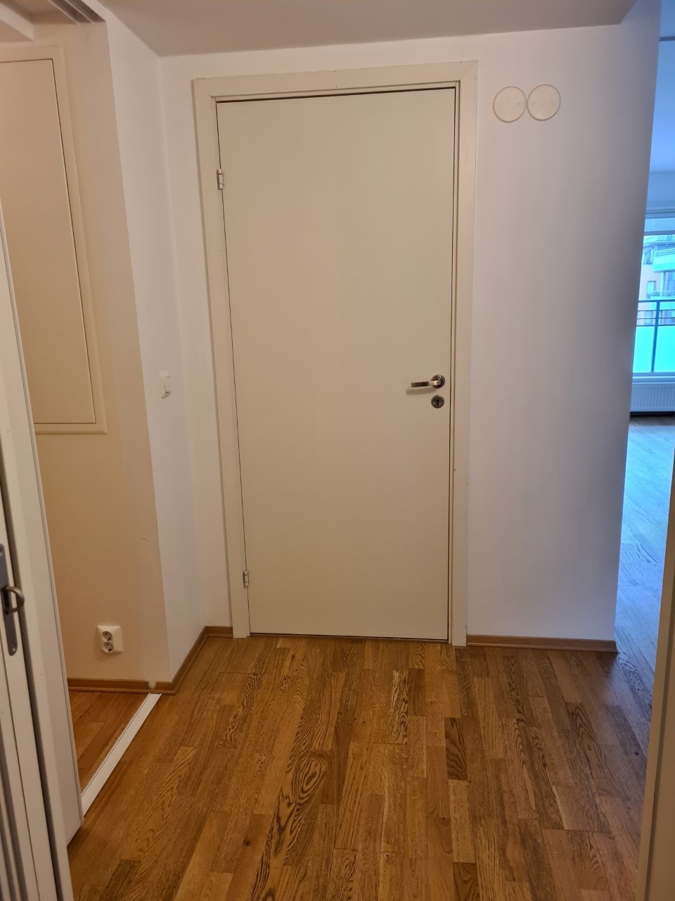 Gang med boder og inngang bad Galleribilde