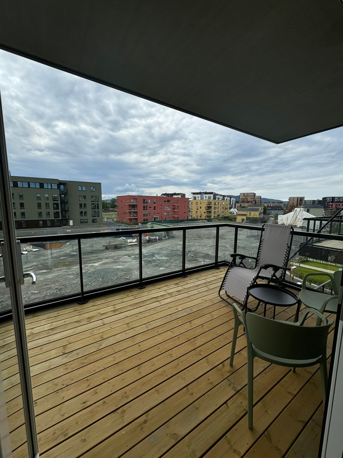 Sørvendt balkong på nesten 11 kvm! Galleribilde