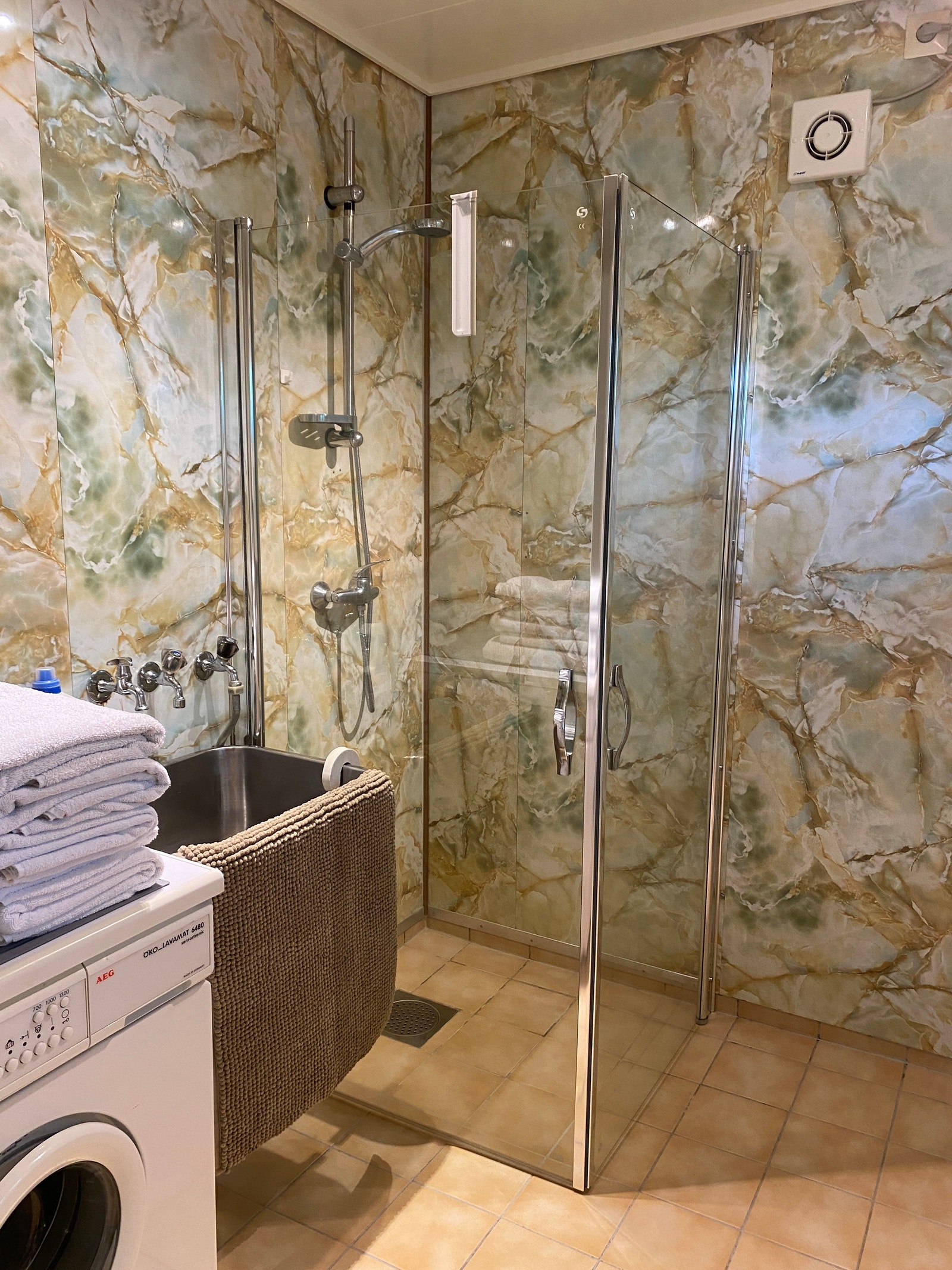 Bad i sokkelleiligheit Galleribilde