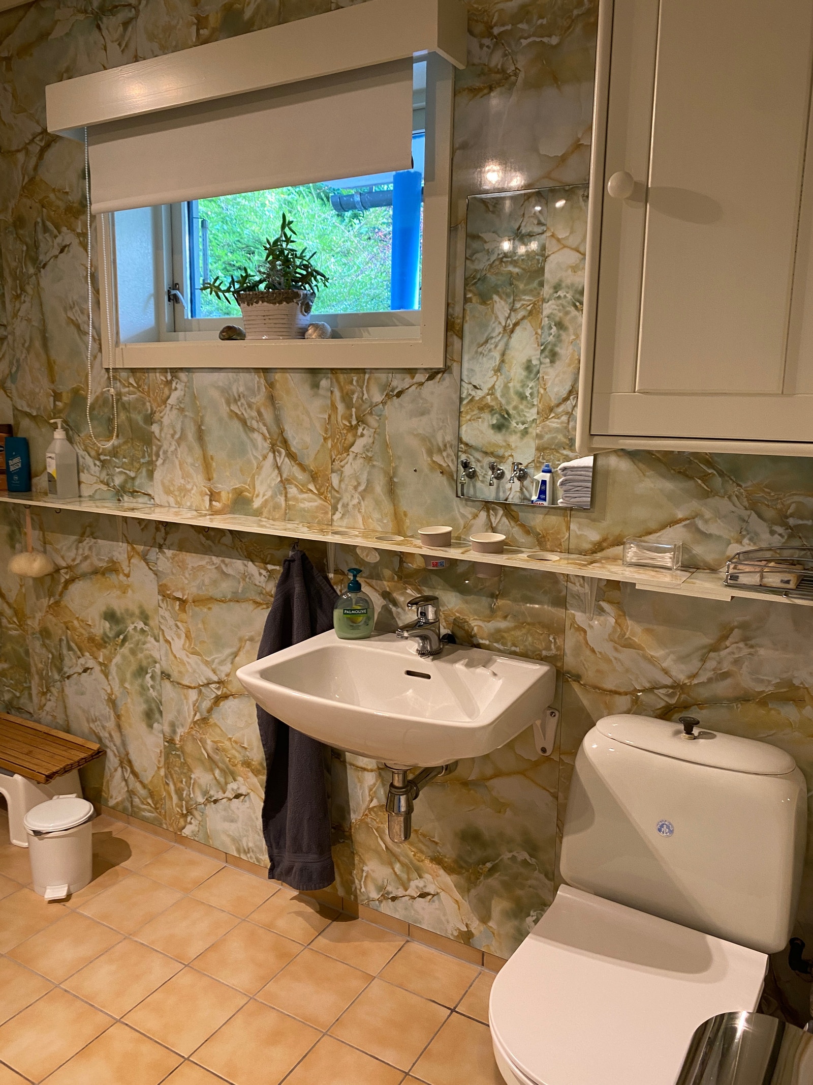 Bad i sokkelleiligheit Galleribilde