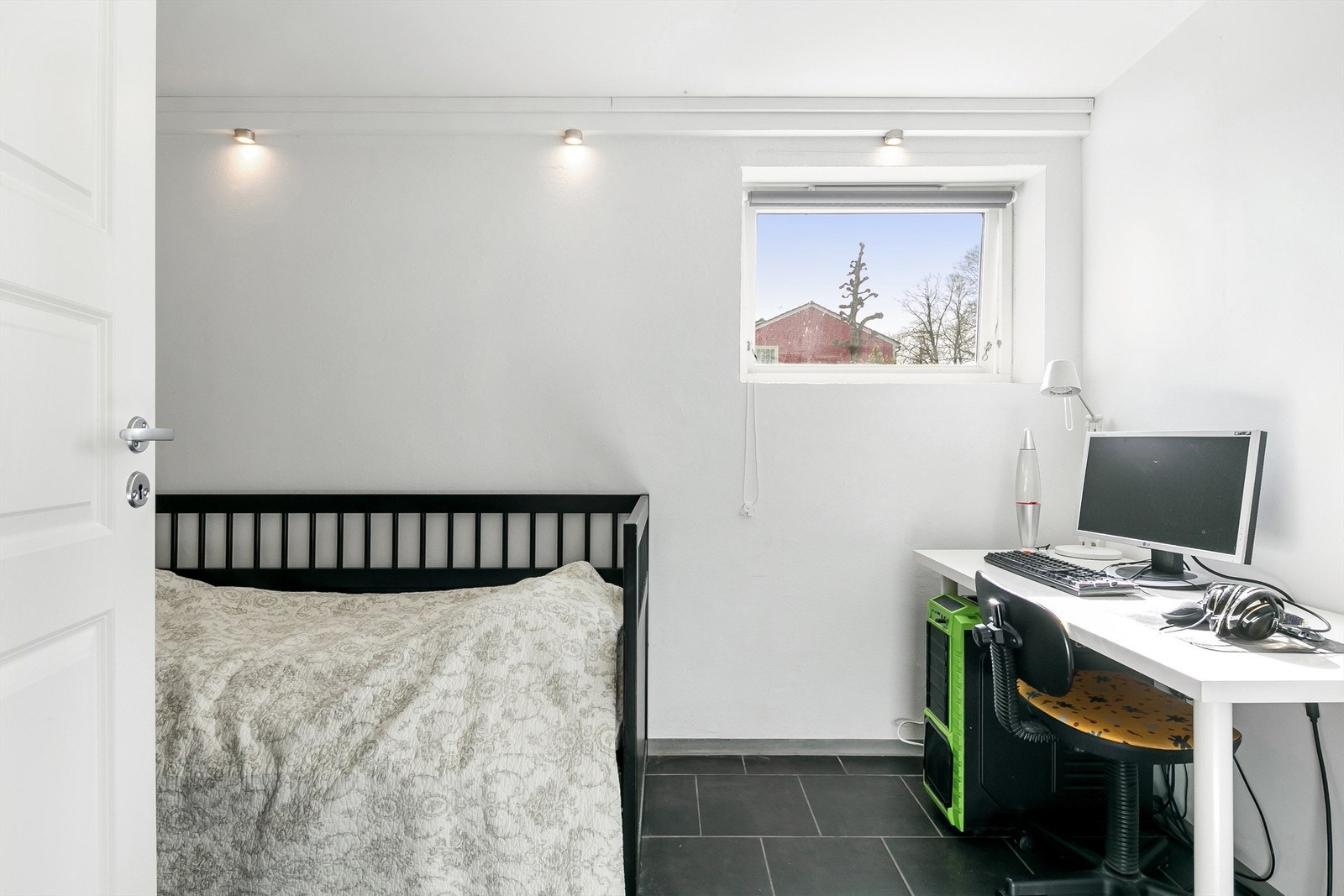 Hybel (Møbler følger ikke med, bortsett fra seng) Galleribilde