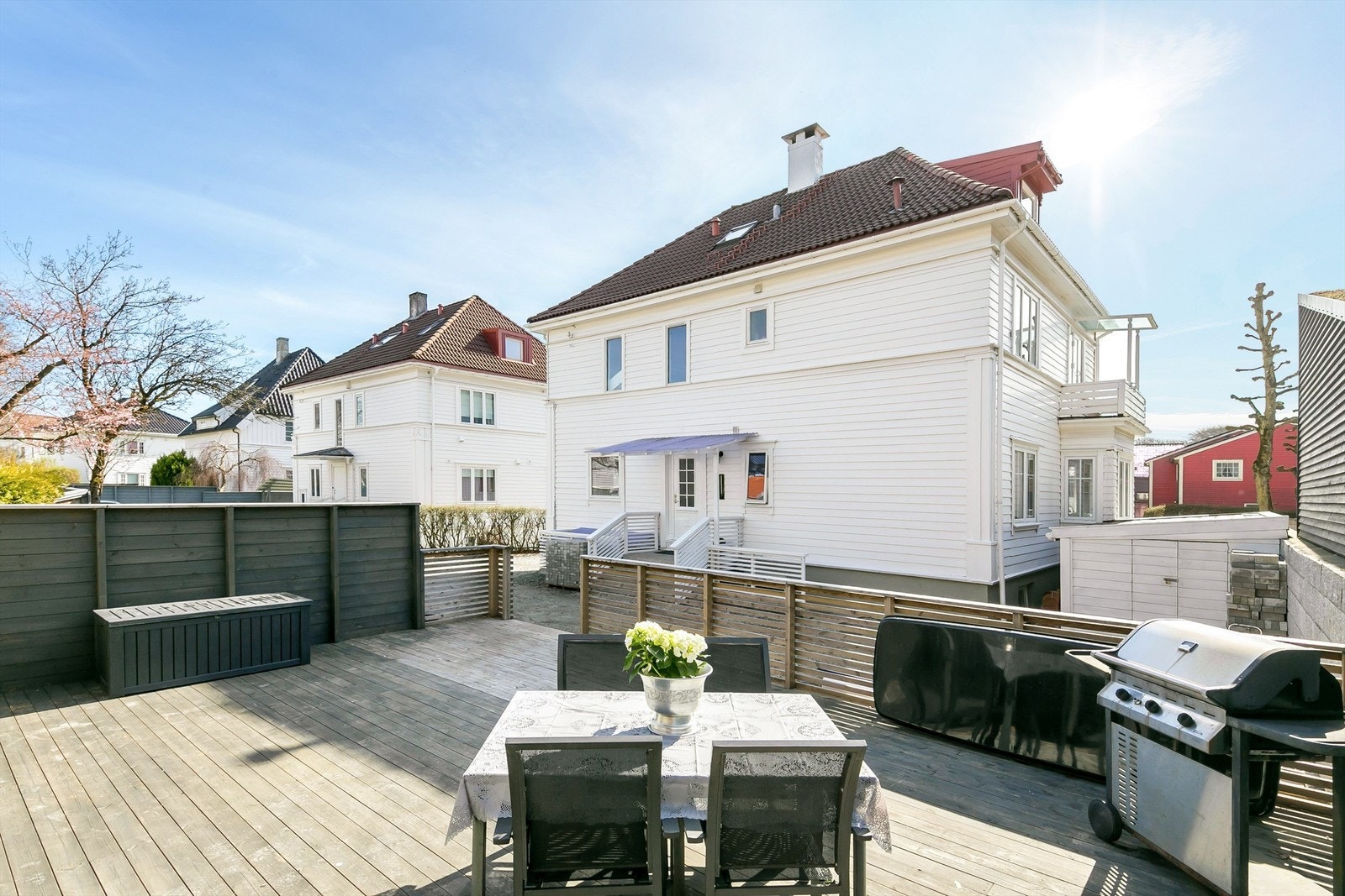 Felles uteplass Galleribilde