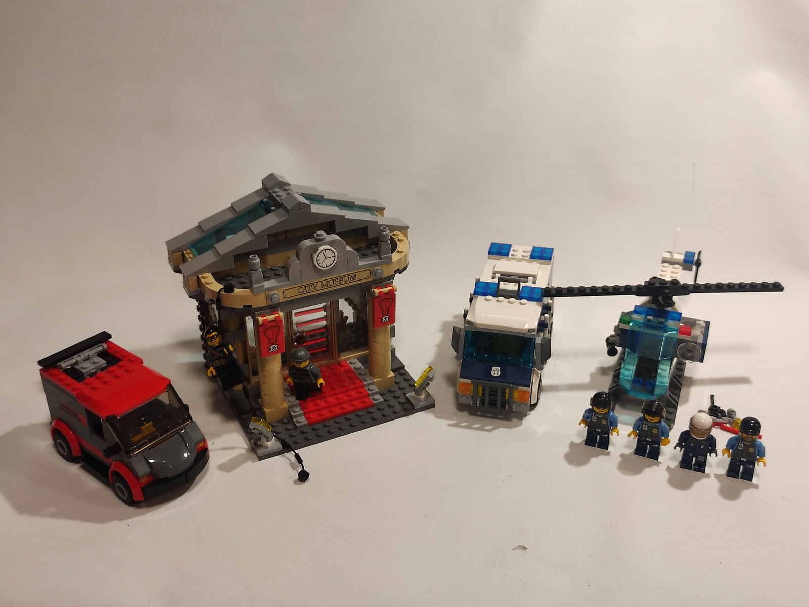 LEGO City Police Museum Break-in 2024 (60008)