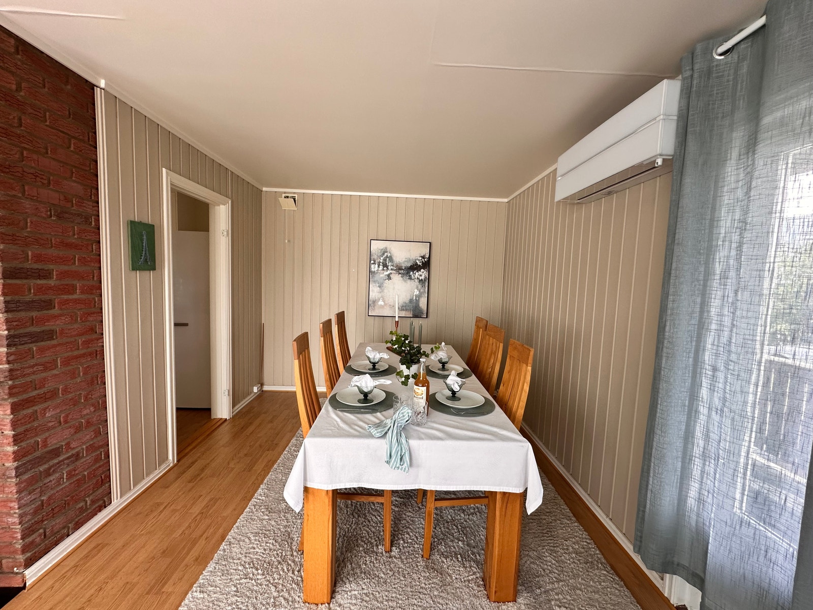 Spisestue og utgang til veranda Galleribilde