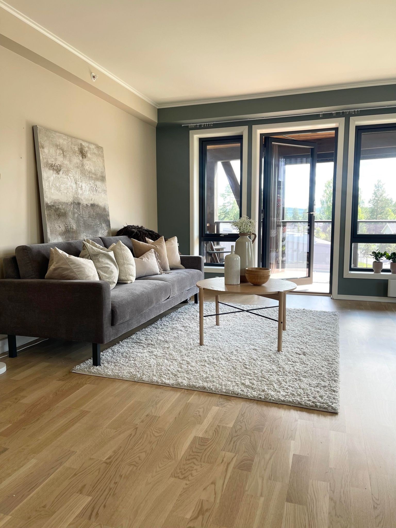 ...med åpen løsning til kjøkken Galleribilde