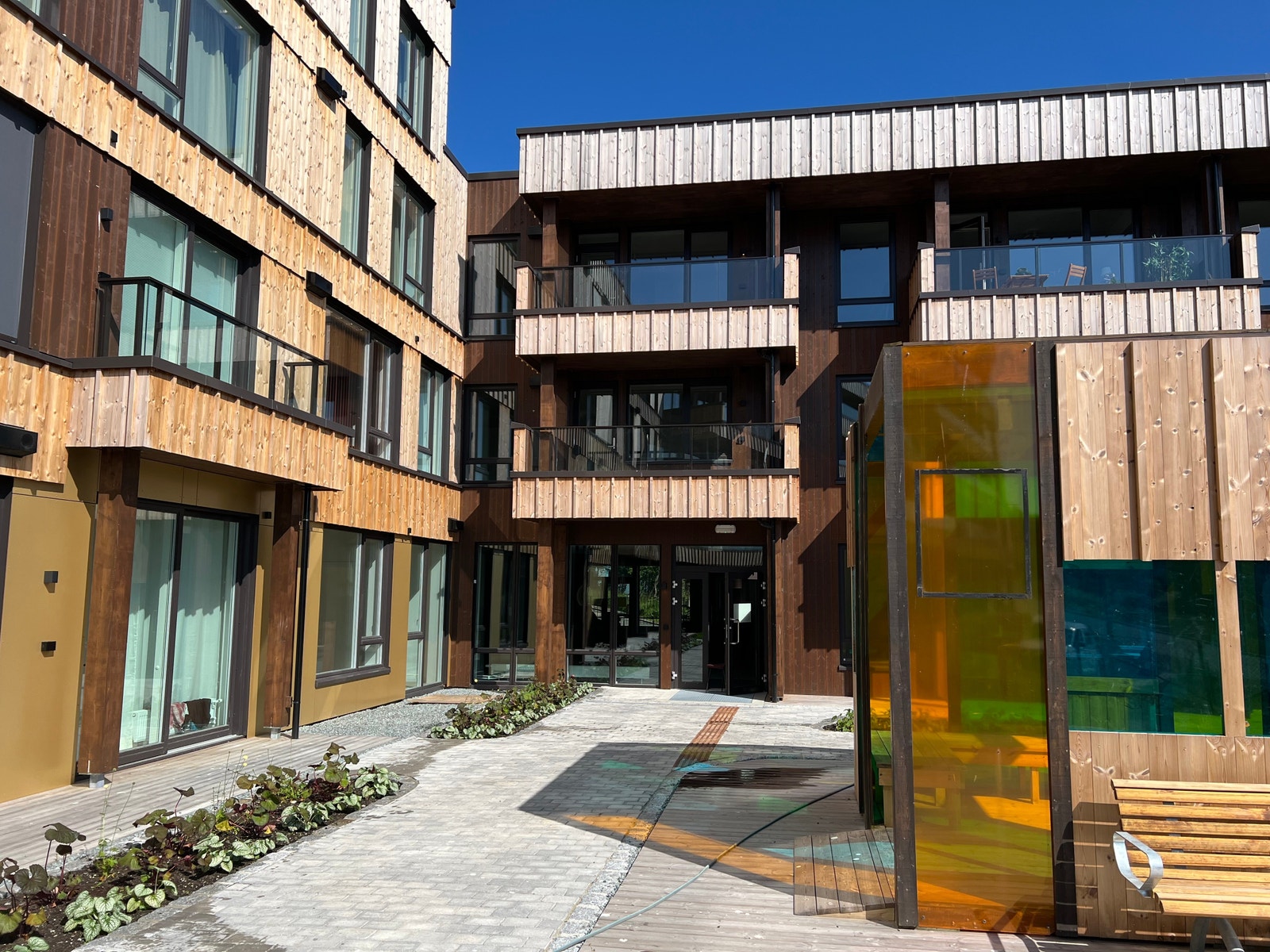 Bilde av leiligheter sett fra felleshagen Galleribilde