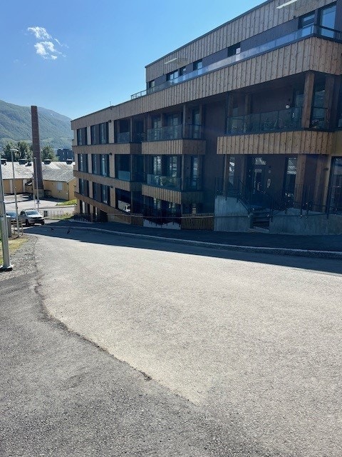 Utsikt mot leilighet fra Inga Sparboes veg. Nordsiden. Galleribilde