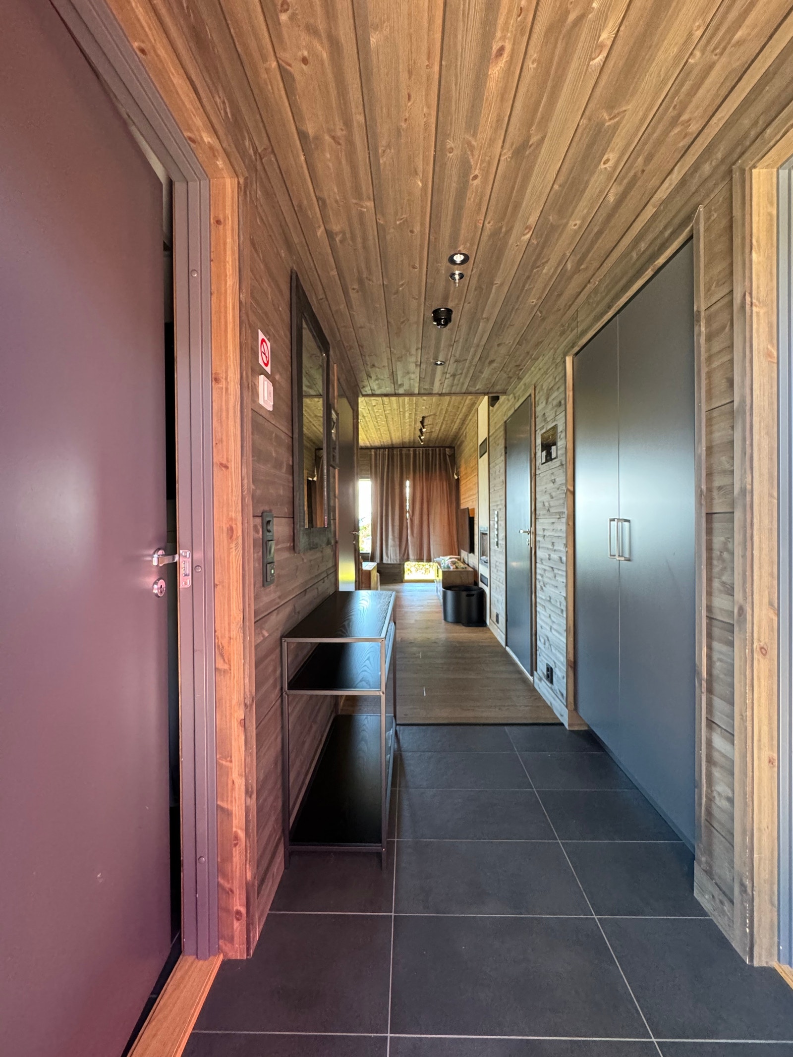 Bilder er fra lignende leilighet.
For avtale om visning ring Stein Plukkerud 90290303 Galleribilde