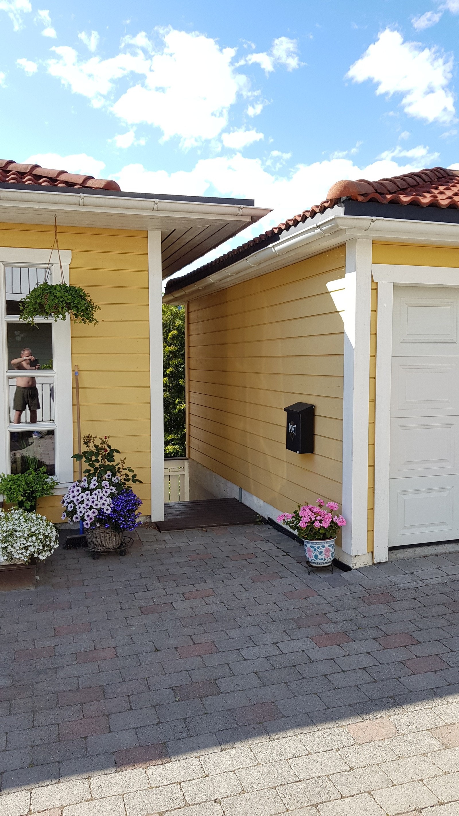 Inngangsparti til hybler i 1.etasje Galleribilde