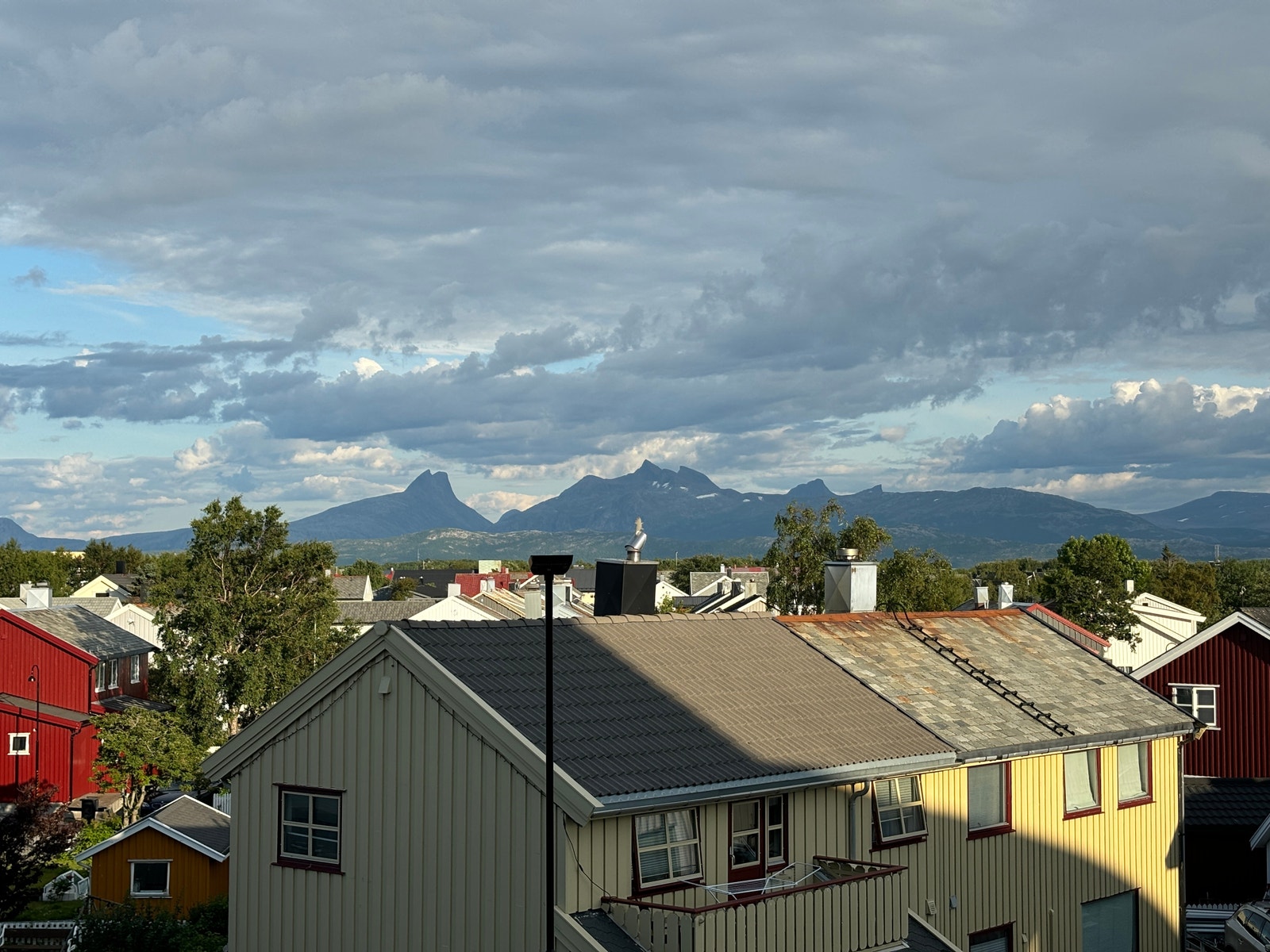 Svenskbyen og Børvasstindan Galleribilde