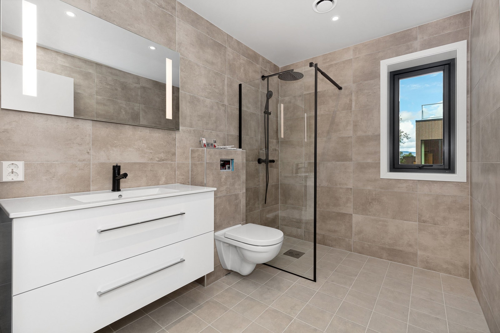 Bad uten badekar - flere fargevalg på fliser Galleribilde