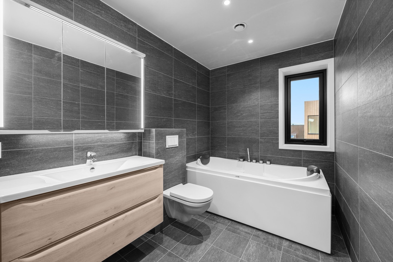 Bad med badekar Galleribilde