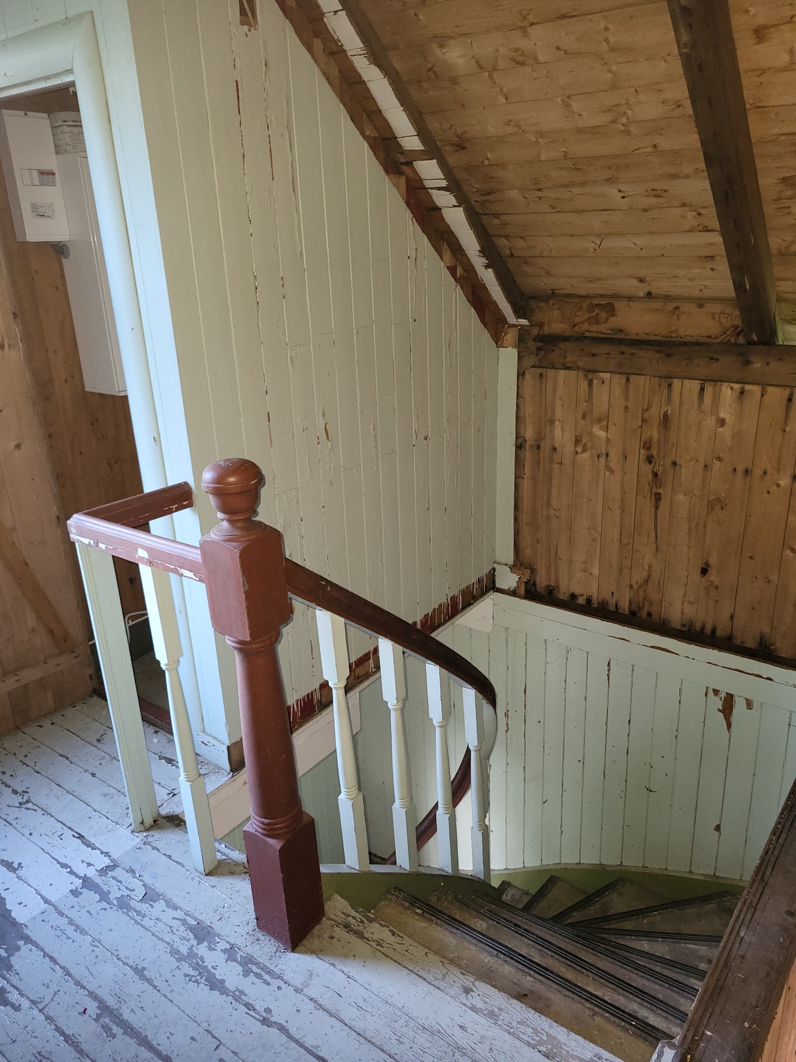 Trappenedgang fra loft Galleribilde